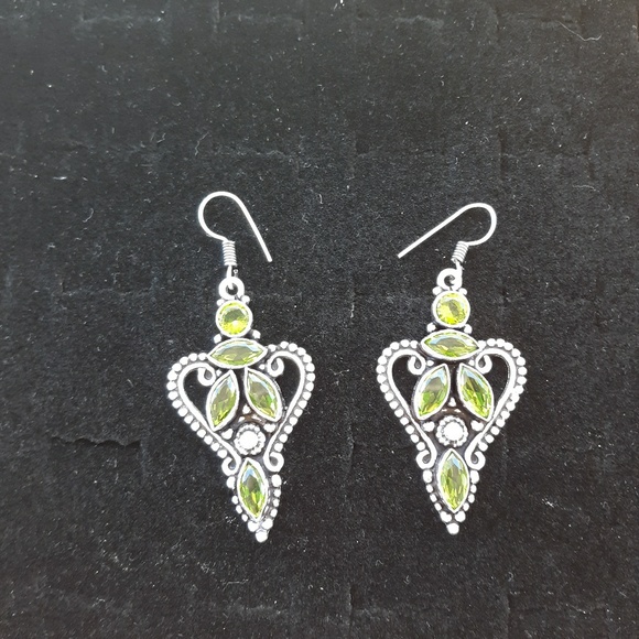 New Beautiful Peridot Silver Dangle Earrings. - Picture 6 of 6